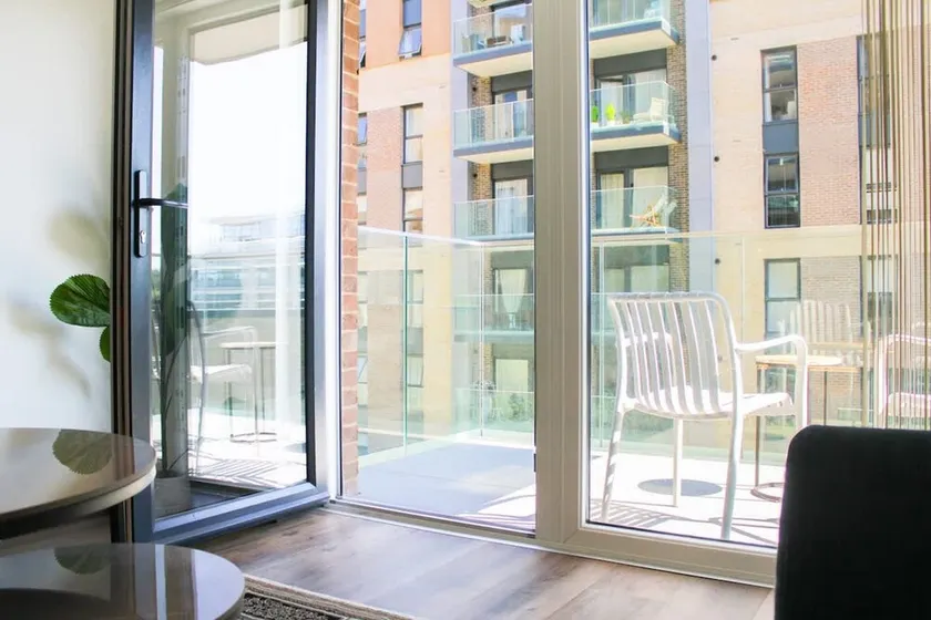 The Sunrise Den-Lovely 2 bedroom apartmentParking - Image 1