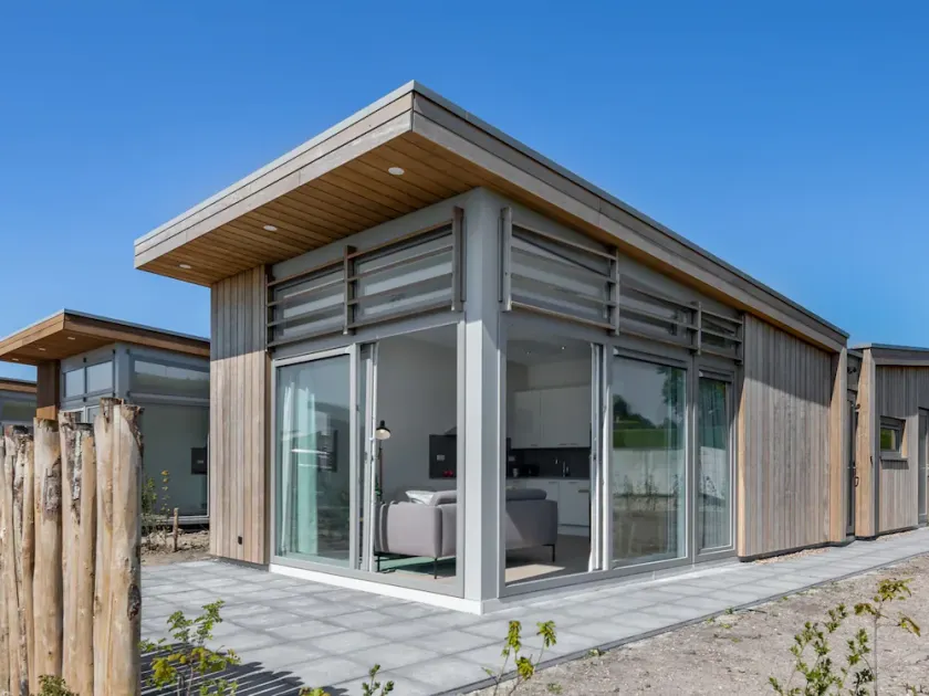 Detached luxurious lodge with washing machine near the beach - Image 1