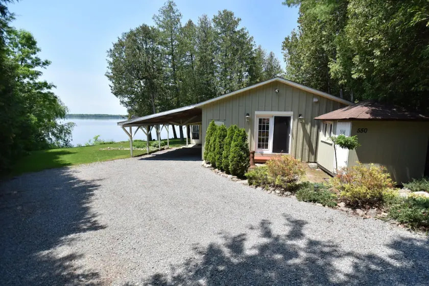 Epic Sunsets - Waterfront Cottage 4 Bedrooms, 2 Bathrooms - Image 1