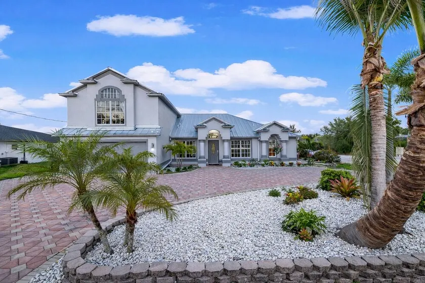 Pet friendly spacious home for large groups! Pool & jacuzzi, game room! - Image 1