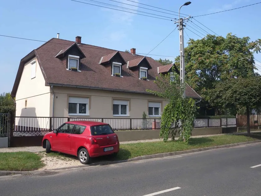 Holiday apartment with garden pavilion in the middle - Image 1