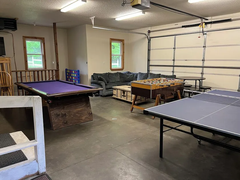 Private vacation house for larger groups near the Dells with heated game room. - Image 1