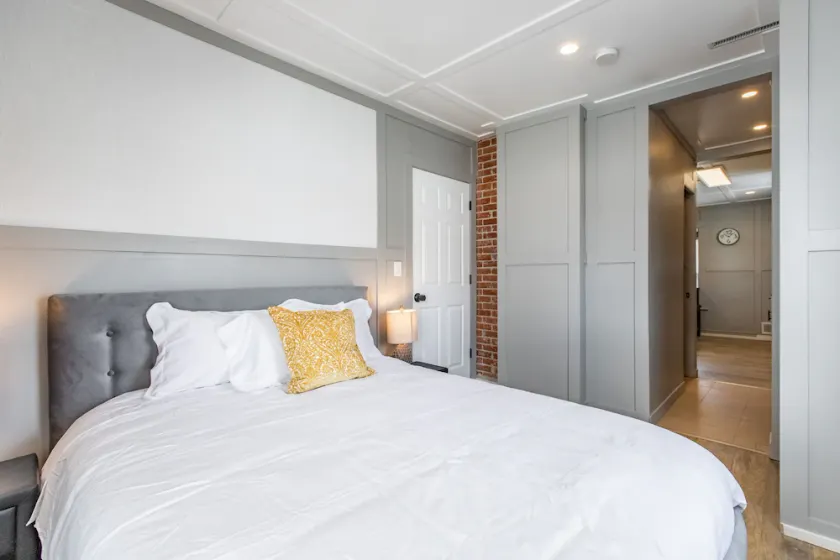 8036-WALK to Mayo-Cozy&Chic 1 BR APT with free parking. - Image 1