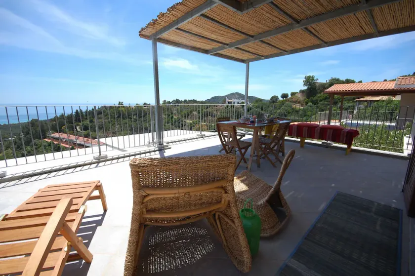 Villa neuve, grande terrasse avec vue sur la mer. Entre l'art. Margherita et Chia. - Image 1