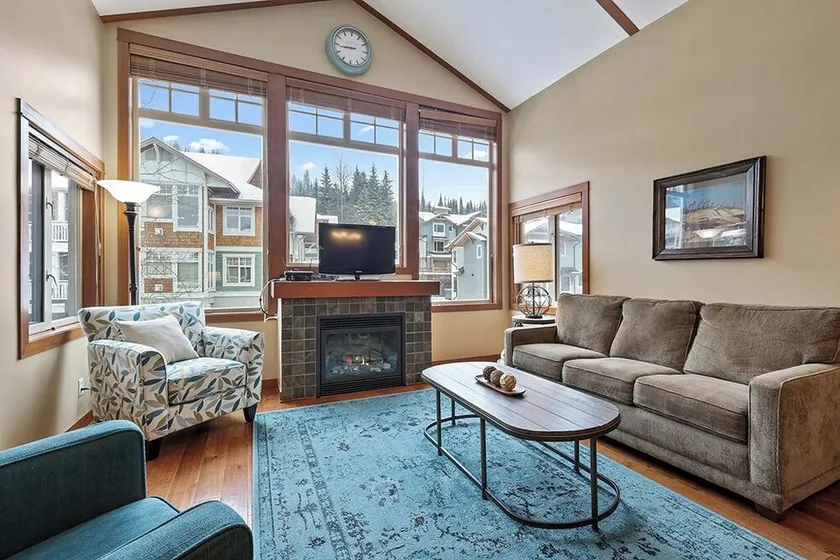 Settler's Crossing #56 ski-in ski-out condo with private hot tub - Image 1