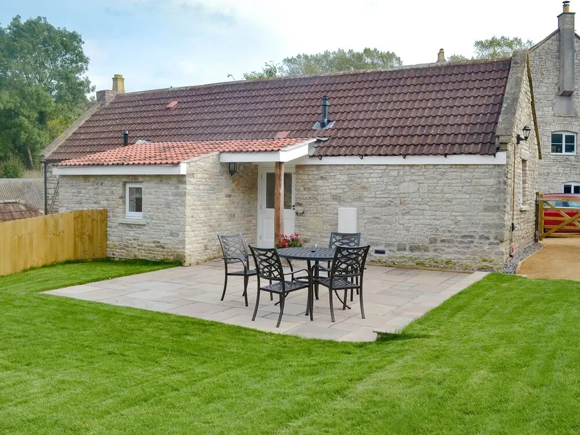 2 bedroom accommodation in Marksbury, near Bath - Image 1