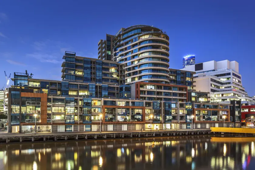 Waterfront Melbourne Apartments - Image 1