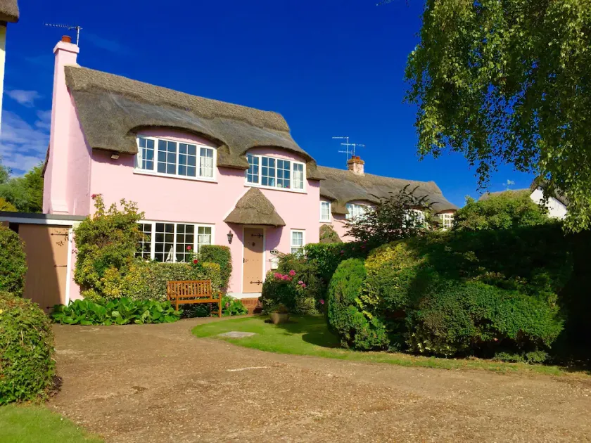 Pretty Thatched Cottage, close to sandy beach - Image 1
