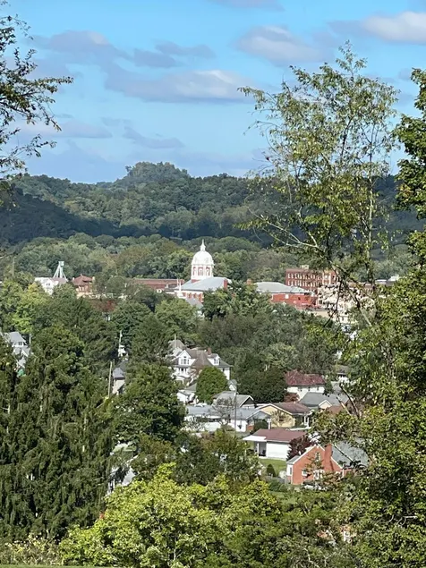 Cozy Buckhannon Cottage, Panoramic Views, Koi Pond & Close to Town - Image 1