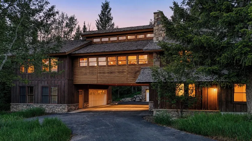 Trinity :Sleeps 10- HotTub-GameRoom-Huge Kitchen-Perfect4Groups Tram & Mtn View - Image 1
