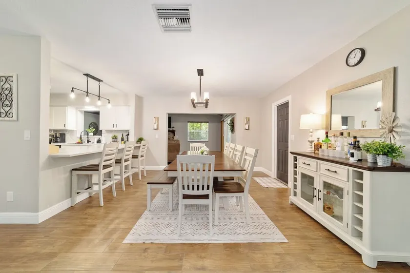 3/2 NEWLY REMODELED HOME IN CRYSTAL RIVER! Bring your boat and RV/Camper! - Image 1