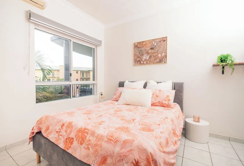 Quiet Centrally located apartment only 10 mins from Airport! - Image 1