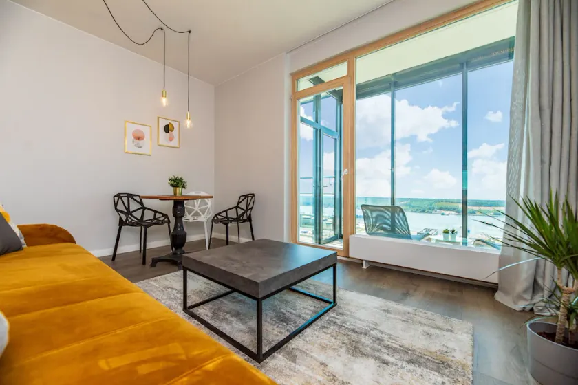 ★Luxurious Studio★ | ♕King Bed, Balcony, Sea View - Image 1