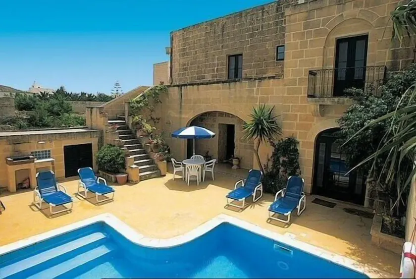 Stunning farmhouse with pool - Image 1
