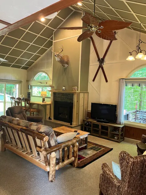Cozy Chalet with First Lake access just minutes from town.  Great Location - Image 1