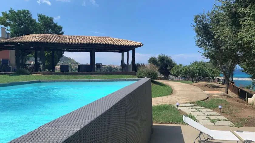 Villa on the Sea with pool and direct descent to the beach - Image 1