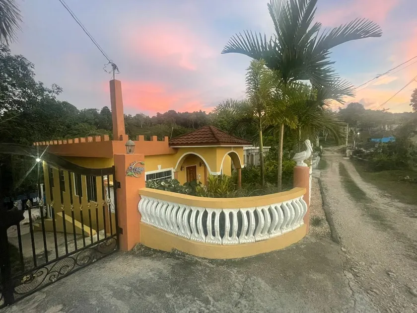 Nature lovers getaway w/AC,Wifi,King beds,jacuzzi - Image 1