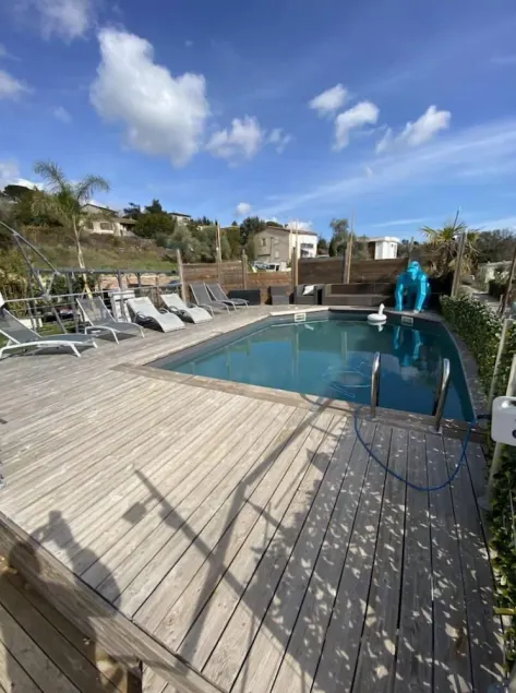 CALIFORNIAN VILLA WITH POOL - Image 1