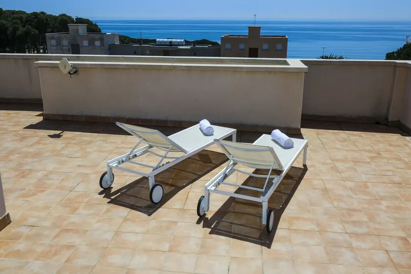 TROPICANA Penthouse with sea view, pool - Image 1