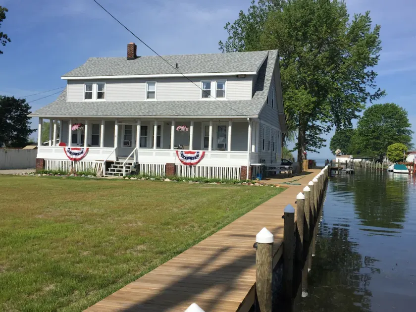 Our Starboard Cabin is clean & comfy & comes with boat slip & trailer parking! - Image 1