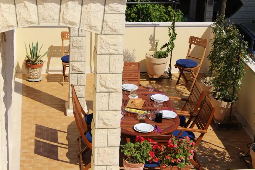 Sunny Beachside Apartment Mare/Big Terrace/Parking/Close to Split - Image 1
