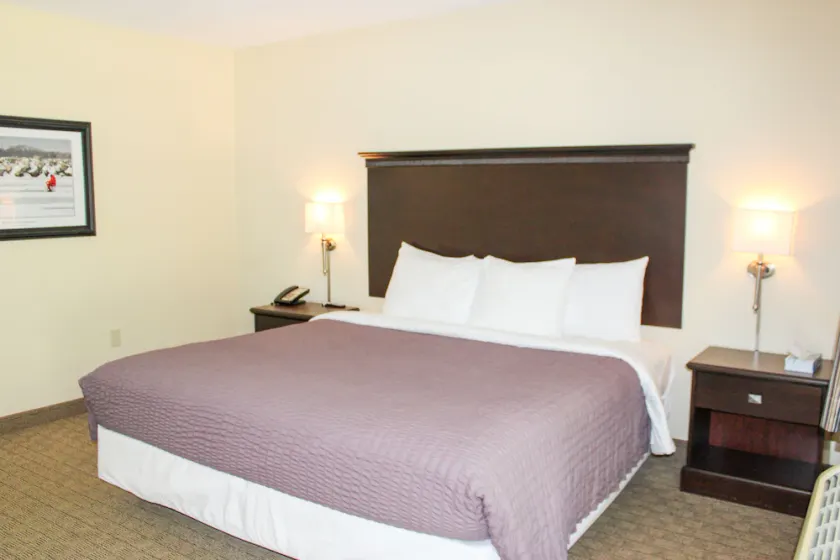 Glacier Suite at Kelley's Island Venture Resort - Image 1