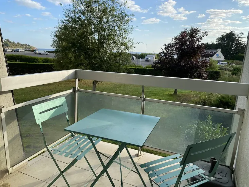 1 bedroom apartment facing Pen Guen beach, sleeps 6 with WIFI - Image 1