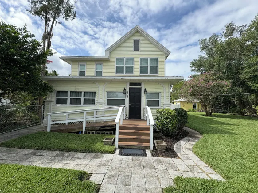 Old Florida Charm - Image 1