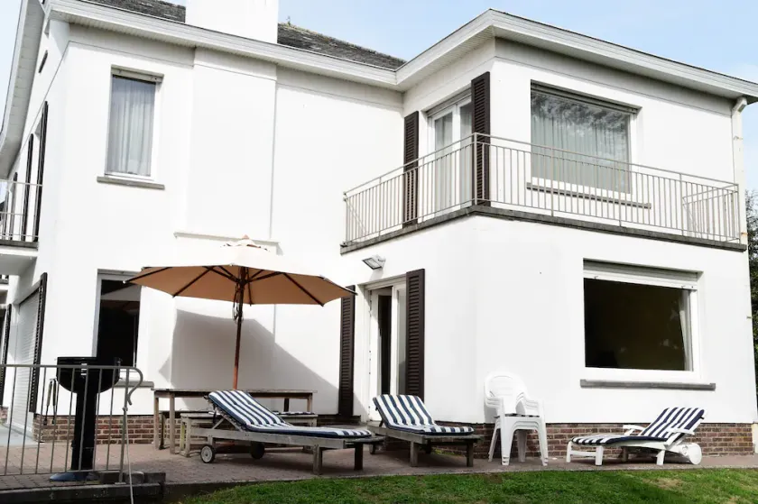 Villa 300 m from the beach (+ beach hut from mid-April to mid-September) - Image 1