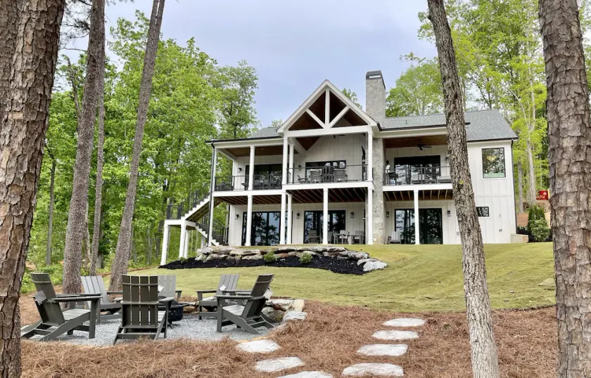 Brand New 6BR/6BA Luxury, 20min to Clemson. Wooded flat lot/firepit/pool table! - Image 1