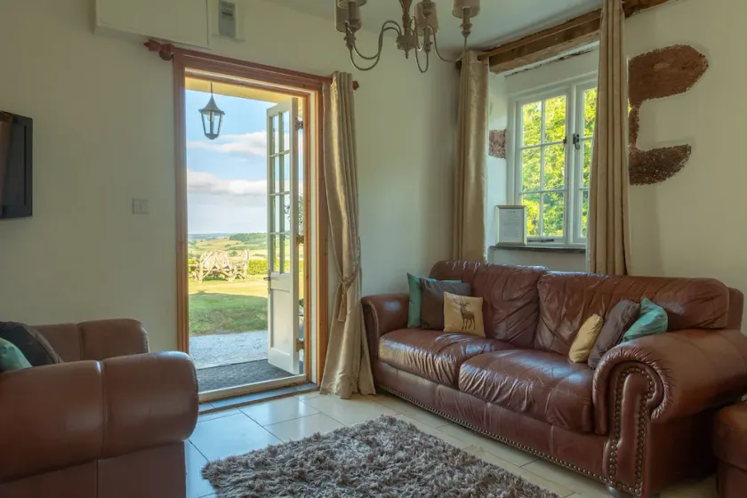 Country retreat outside Exeter, panoramic views,  hot tub, log burner. - Image 1