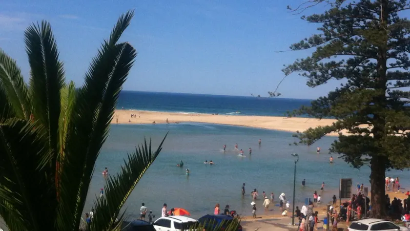 Waterfront Holiday Apartment, north facing, superb 180 deg views, sunny balcony - Image 1