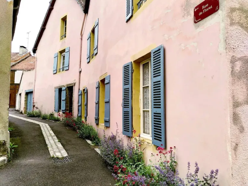 Maison de village au calme avec grand jardin à l'anglaise - Image 1