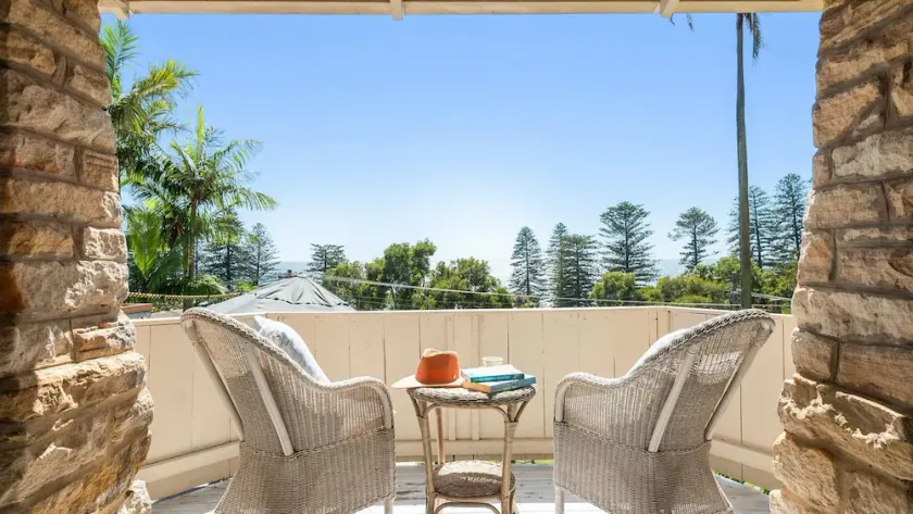 THE Moorings by Palm Beach Holiday Rentals - Image 1