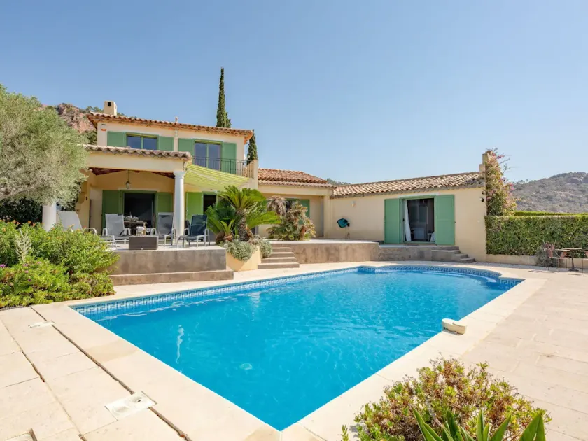 Fantastisk privat feriebolig for 8 personer med WIFI, pool, klimaanlæg, TV og terrasse - Image 1