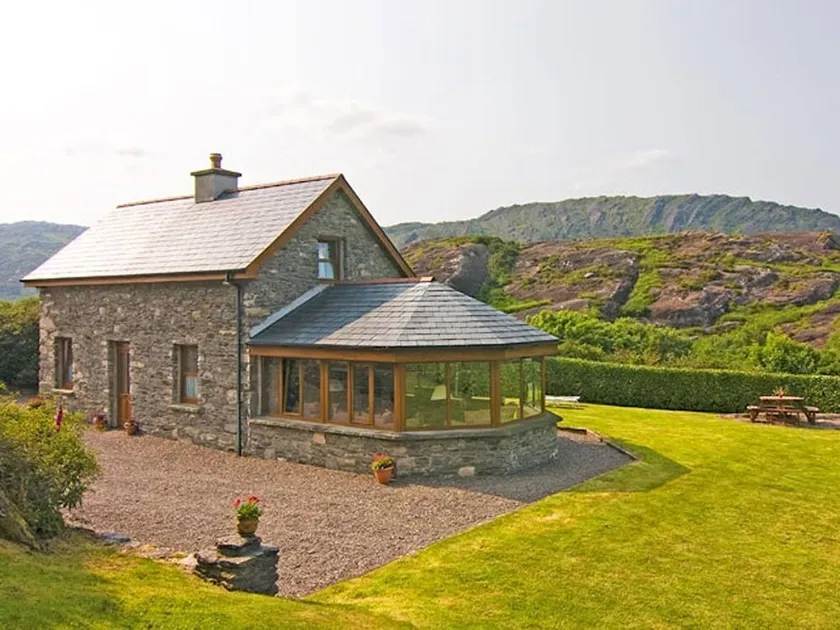 Pate's Cottage, Glengarriff, West Cork - Image 1