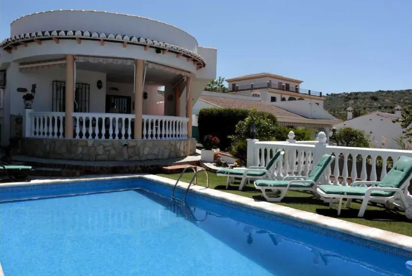 Private Villa with Pool, walking distance to Bars/Restaurants - Image 1