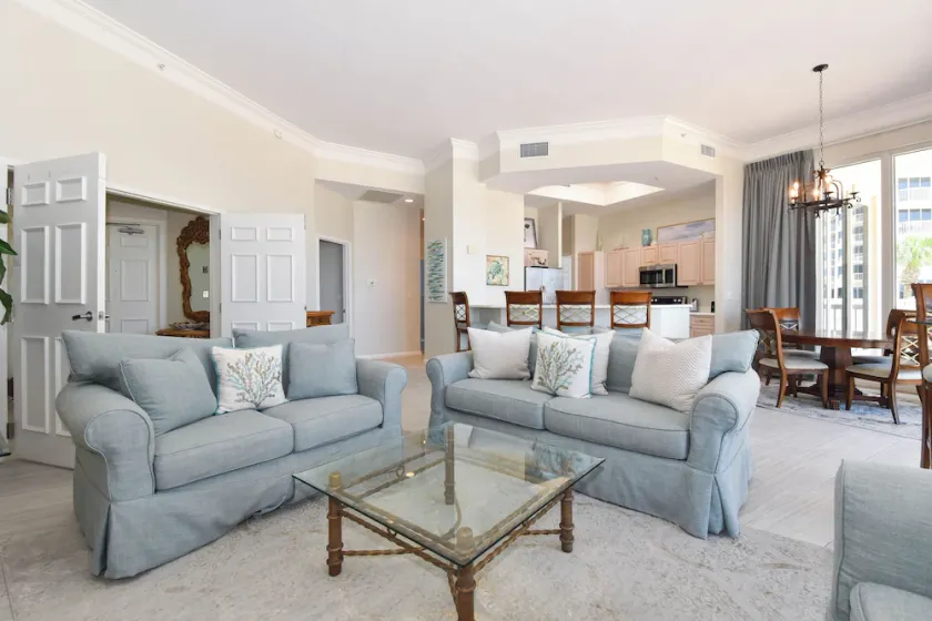 Große Lobby-Ebene Ende Wohnung mit Zugang zur Terrasse zum Strand und Pool! - Image 1