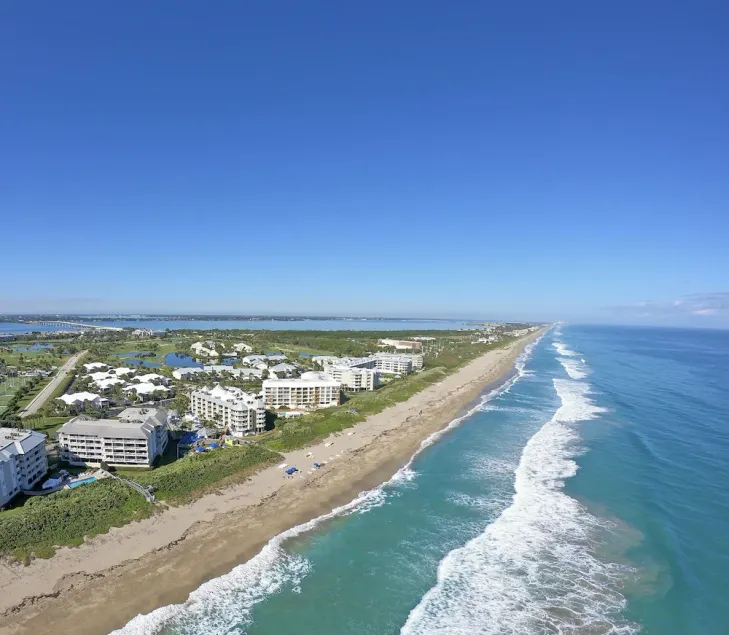 Beautiful bright, updated 2 bedroom, 2 bath oceanfront condo spectacular views! - Image 1