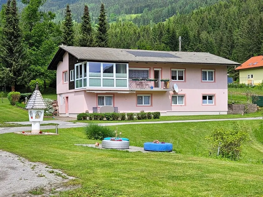 Beautiful apartment with mountain views - Image 1