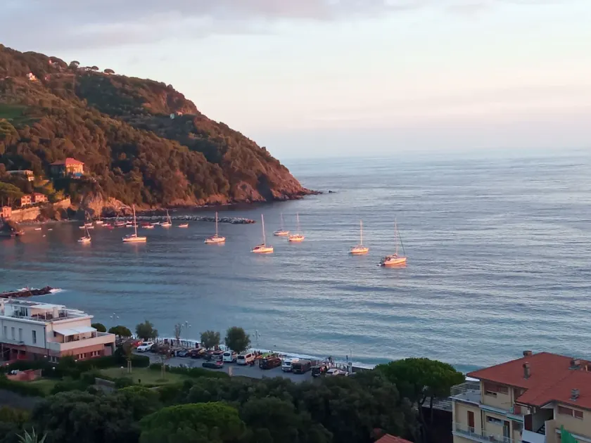 LEVANTO-5 TERRE- NOUVEAU - À 50 M DE LA PLAGE IDÉALE POUR LES AMOUREUX DU VTT / TREKKING - Image 1