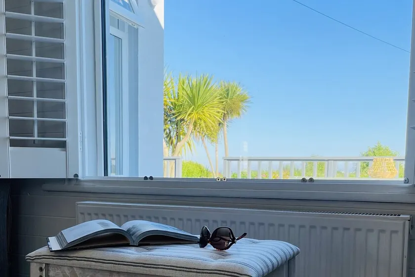 Wavecrest Holiday Cottage by Trident Holiday Homes - Image 1
