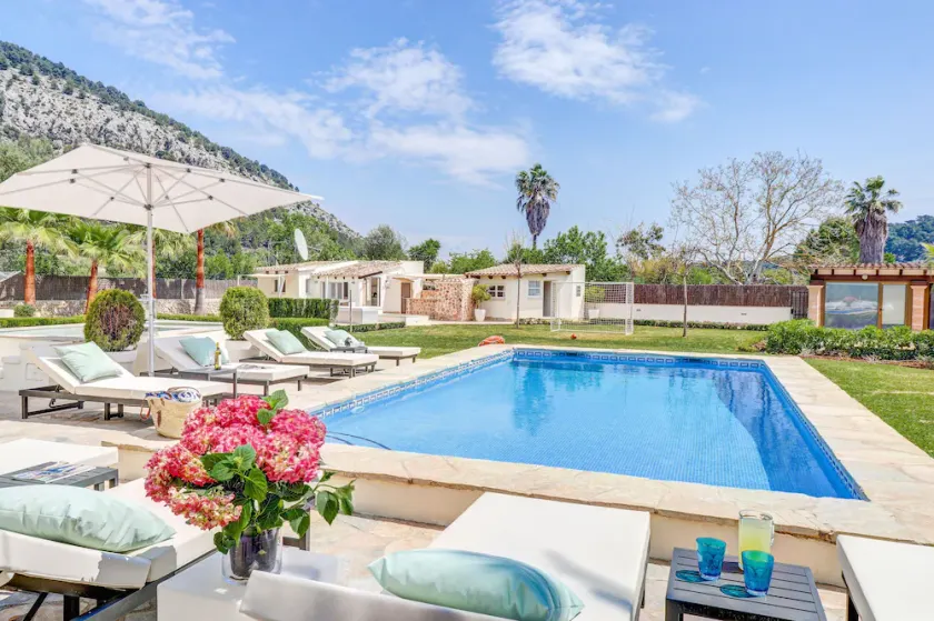 Private Villa - Swimming Pool,Jacuzzi and Plungepool set in manicured grounds. - Image 1