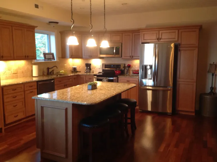 LAKEFRONT CONDO#111 3BR/2BA-private beach, indoor pool  Rent 3 get 4th free-ask - Image 1