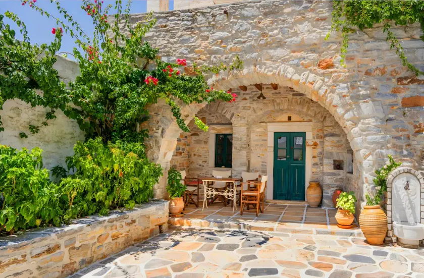 Zeus House Country Home with Mountain View, 2 Private Terraces & Wi-Fi - Image 1