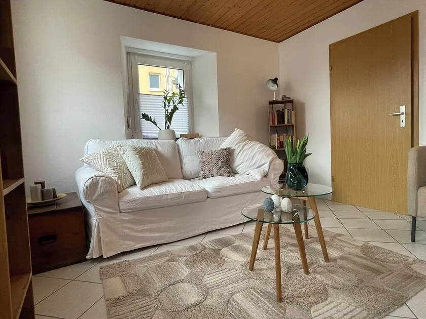 Apartamento acolhedor com terraço e acesso Wi-Fi - Image 1