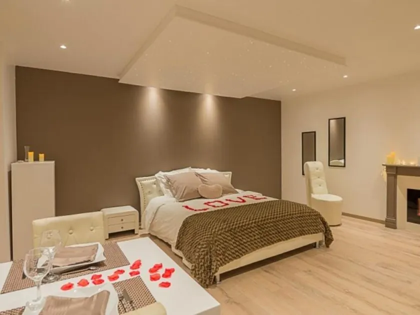 Love Room - Auvernia, macizo central, al pie de los volcanes - Image 1
