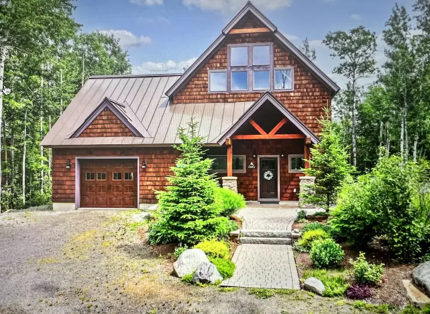 Comfortable mountainside living w/ large outdoor patio - Image 1
