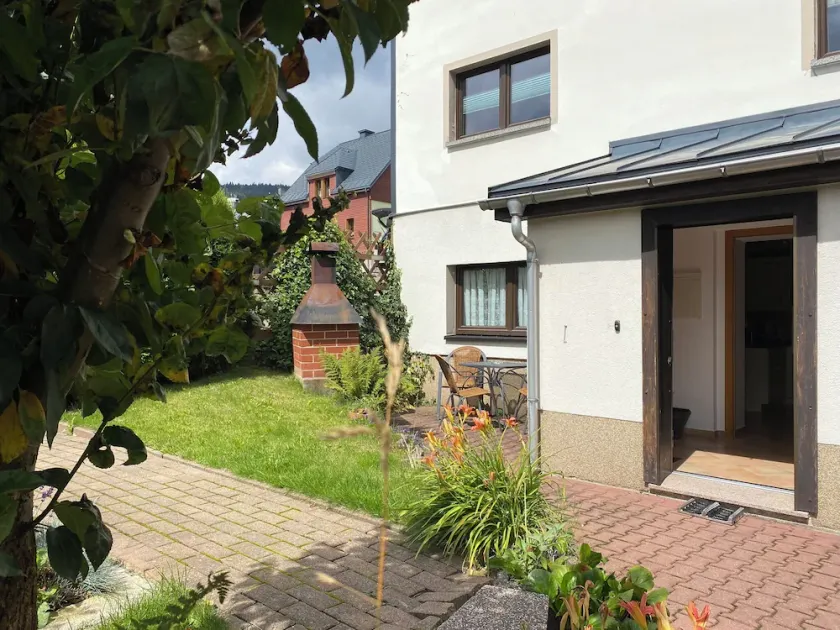 Gemütliche Ferienwohnung Über 2 Etagen mit Garten und Kamin, Haustierfreundlich! - Image 1