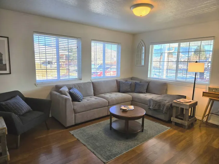 Charming Townhouse in the River Road Neighborhood - Pet friendly - Close to Downtown - Image 1